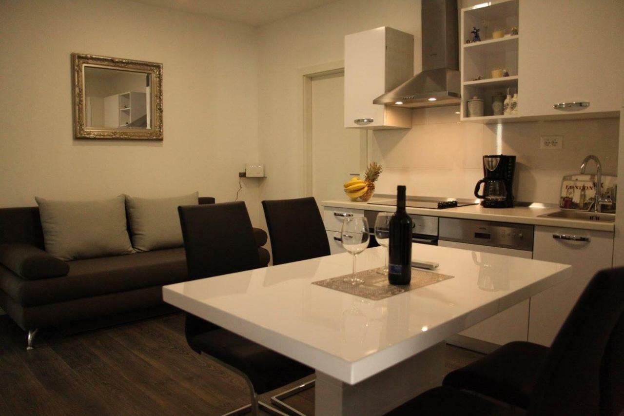 Apartments Holiday Baška Voda Dış mekan fotoğraf