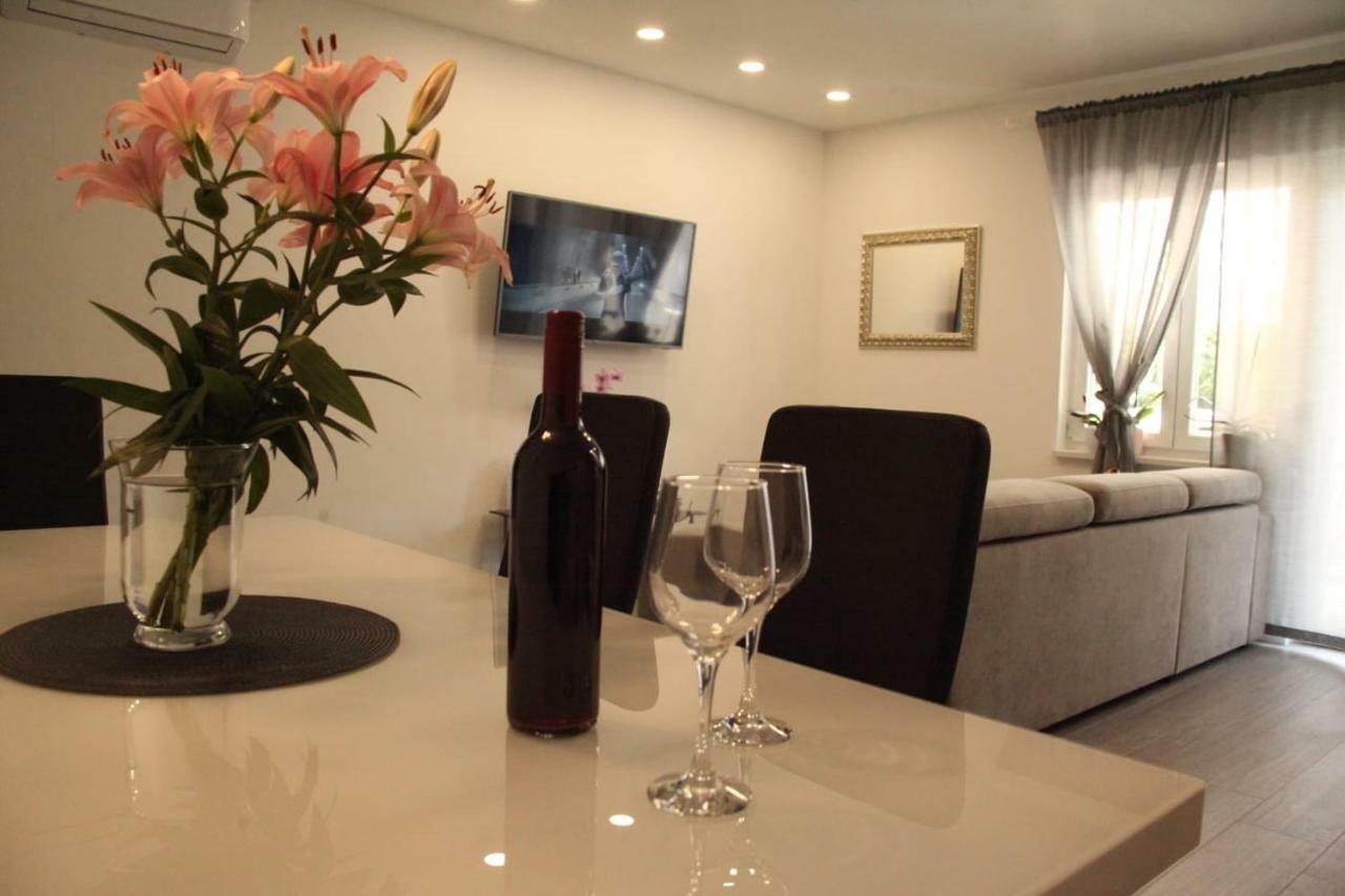 Apartments Holiday Baška Voda Dış mekan fotoğraf