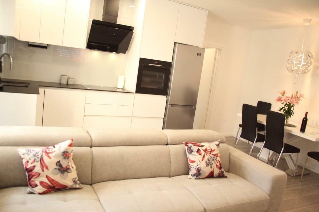Apartments Holiday Baška Voda Dış mekan fotoğraf